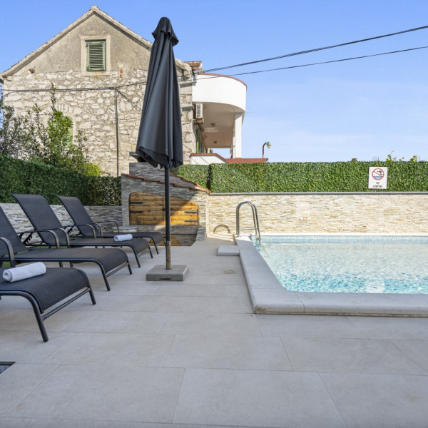 Aquarius Apartments, Aquarius Apartments with heated pool – Srima, Croatia Srima-vodice