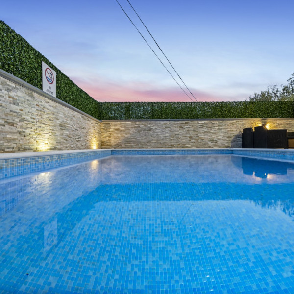 Aquarius Apartments, Aquarius Apartments with heated pool – Srima, Croatia Srima-vodice